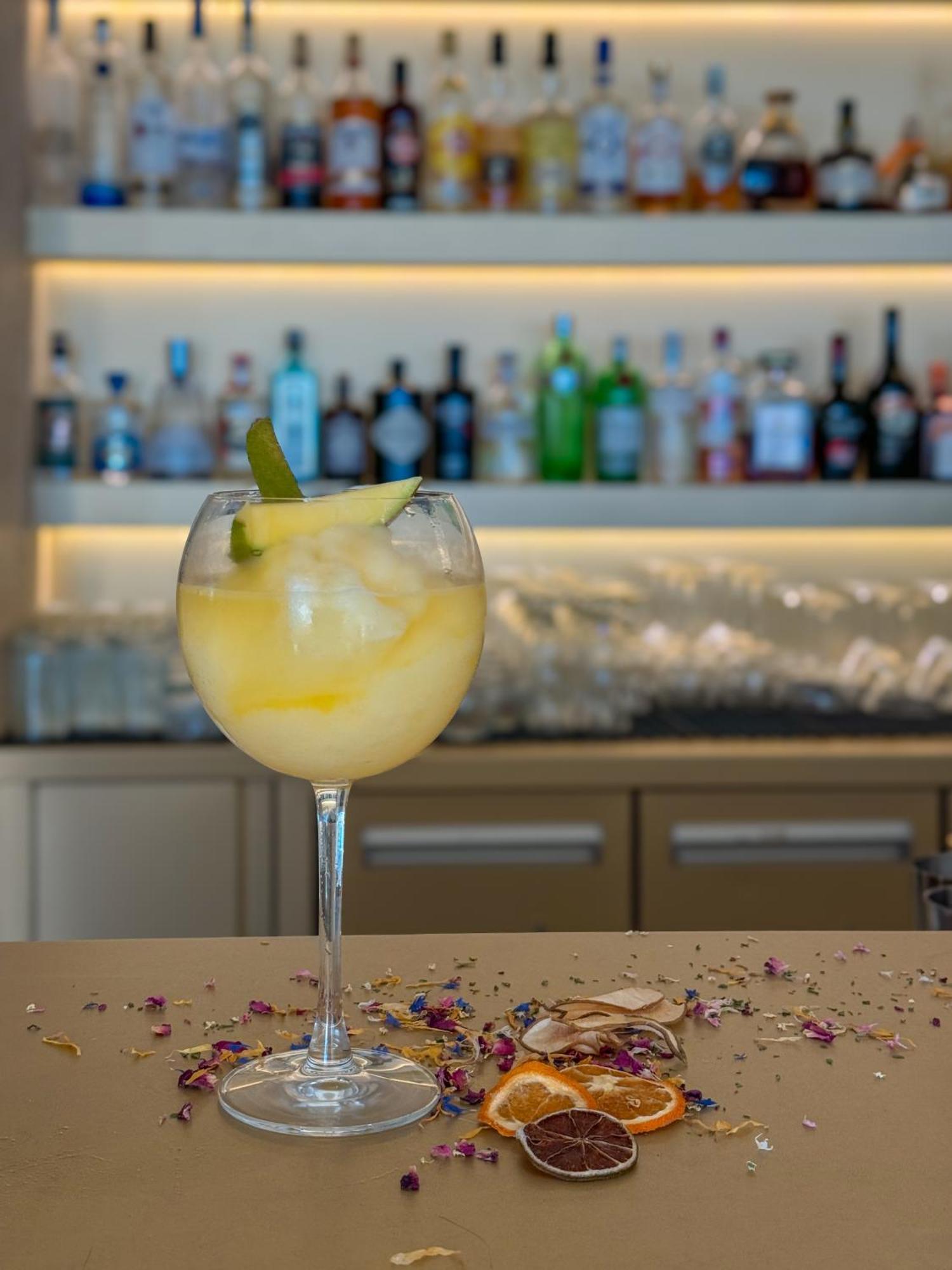 Amarande (Adults Only) Hotel Ayia Napa Luaran gambar A Hugo cocktail