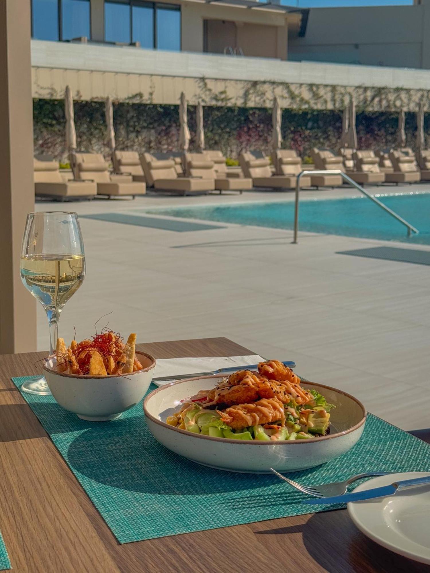 Amarande (Adults Only) Hotel Ayia Napa Luaran gambar Poolside dining at the hotel