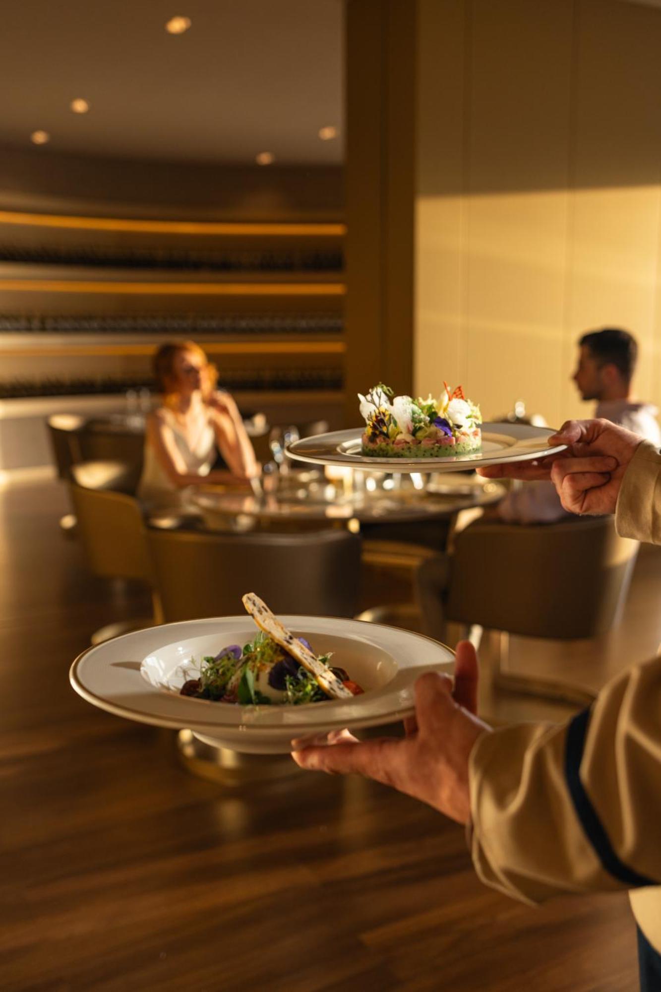 Amarande (Adults Only) Hotel Ayia Napa Luaran gambar A waiter serving food