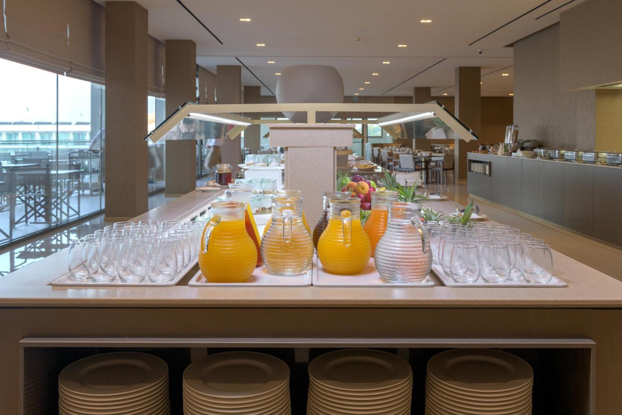Amarande (Adults Only) Hotel Ayia Napa Luaran gambar A buffet at an airport lounge