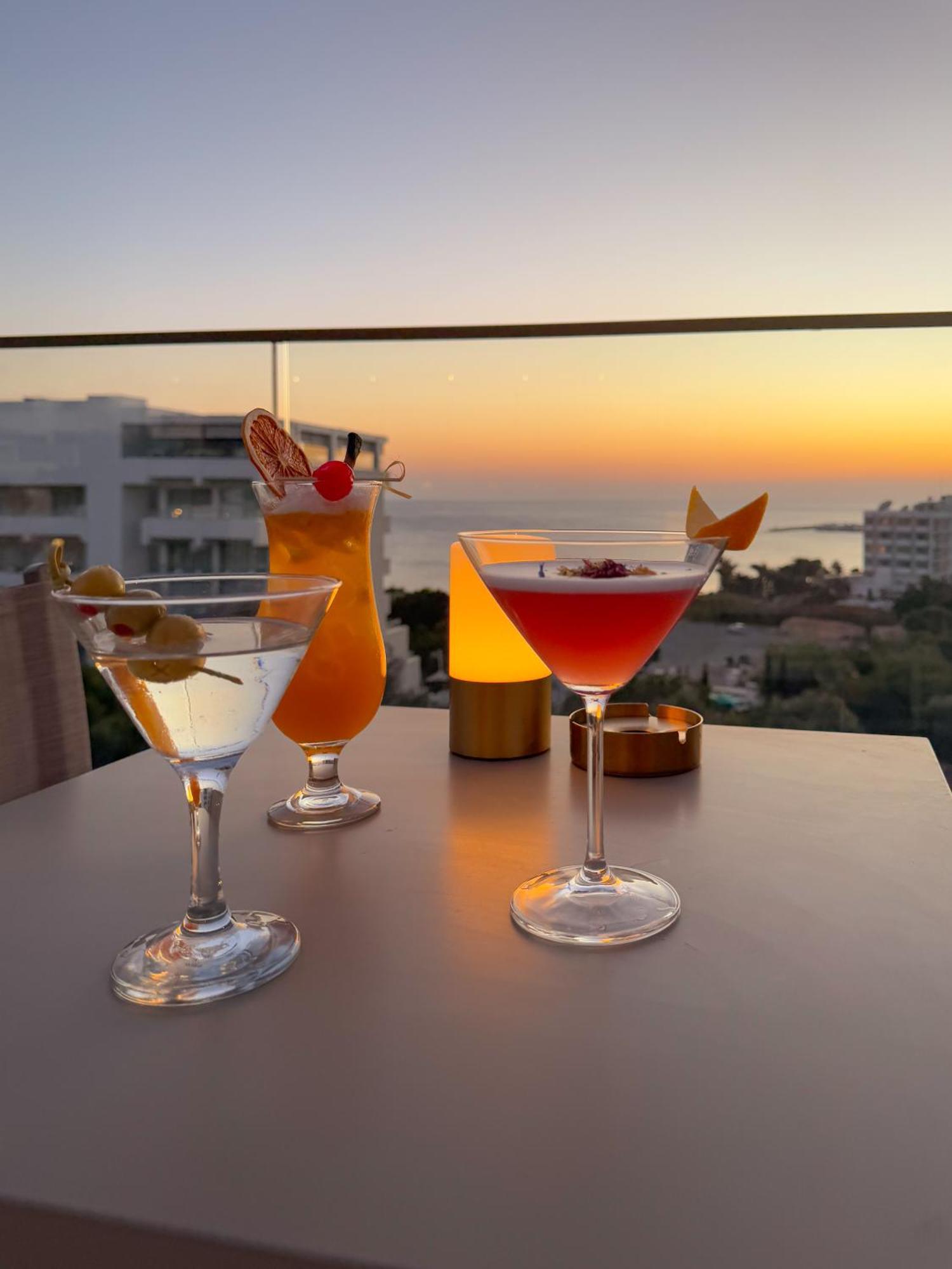Amarande (Adults Only) Hotel Ayia Napa Luaran gambar Cocktails at sunset